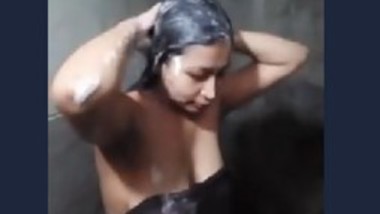 Desi Girl Bathing-2