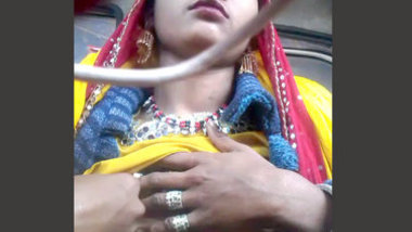 Desi village wife show her nic boobs