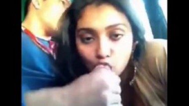 Desi lover sucking cock in car