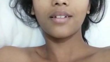 Slim webcam sweetie shows off her nude Desi body and hairy twat