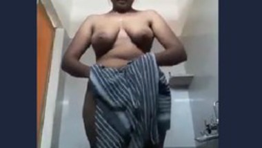 Desi Bhabi Nude Bath Video