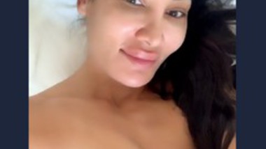 Desi cute girl very hot selfie video in hotel room