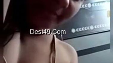 Self-isolated Desi girl reveals boobies like a playful porn actress