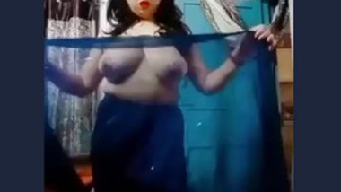 Desi cute girl show her big boobs