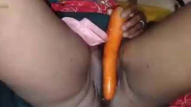 Desi Bhabhi Masturbating With Carrot
