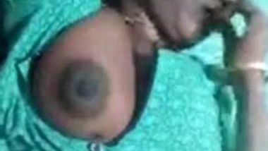 Desi mom in green sari gets partially naked in bed exposing breasts