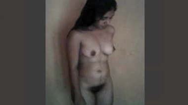 Desi Hot Girlfriend nude captured