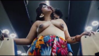 Sexy indian bhabhi ki chudai in moving bus