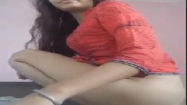 Desi girl exposing hottest gaand on camera