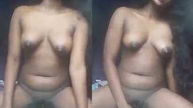 Indian performs her own sex show riding on XXX dildo in the nude
