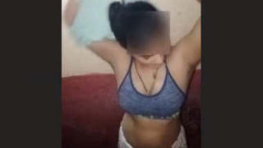 Sexy Desi girl Showing Her Boobs Part 1