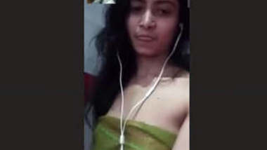 Sexy Desi Girl Showing Her Boobs and Pussy on Vc