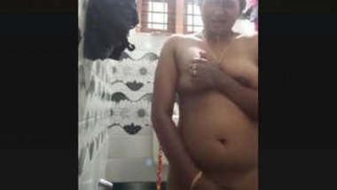 Desi Babe Masturbation during shower