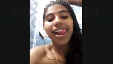 Tamil Girl Showing While Bathing