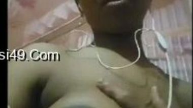 Married Desi woman surprises XXX buddy revealing natural titties