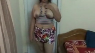 Desi bahbi show her boobs and pussy