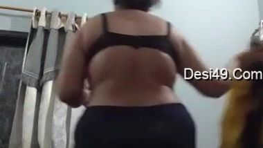 Bored Desi BBW takes off clothes to act in the first porn video