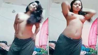 Guys wank off to this Desi XXX wife getting naked on camera from them