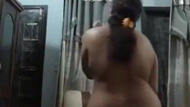 BBW dedicates porn video to guys who are keen to see huge Desi ass