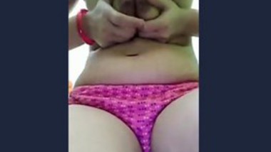 Sexy bhabi masturbating on video call