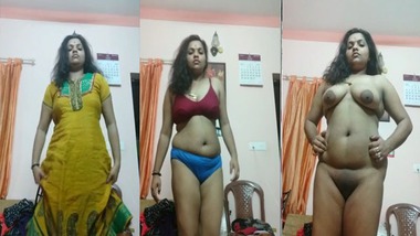 Sexy Desi girl showing boobs and pussy on selfie cam