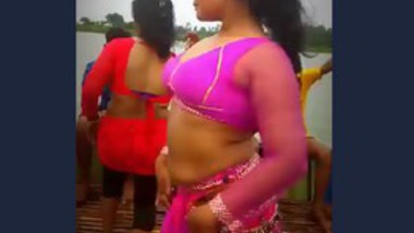 Desi Girl very hot dance