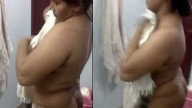 Boy films plump Desi sex babe slowly drying her XXX body with a towel
