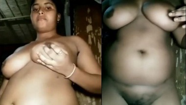 Desi girl showing her big boobs and pussy