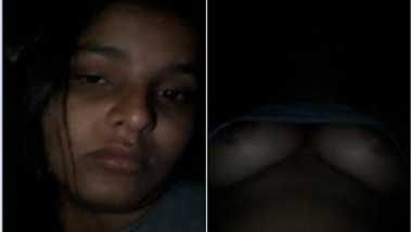 Desi girl exposes her erogenous XXX zones under the blanket in sex video