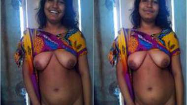 Cameraman watches Indian slut wearing bra hiding her XXX titties