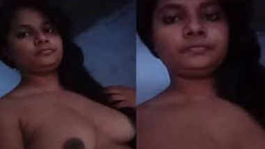 After shower Desi hottie shows her XXX vagina that is ready for sex