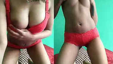 Naked porn webcam model tempts her Indian fans who tip for naked titties