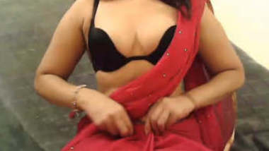 hot bhabhi in pink saree erotic cleavage show