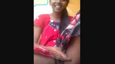 Cute Tamil Girl Showing Her Pussy