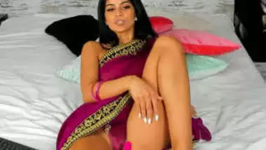 Englishxxvidoes - Most beautiful babe in black saree fingering her pussy part 3 indian tube  porno