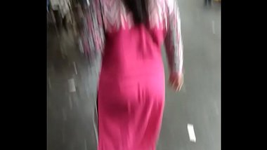 Look at hot Indian Bhabhi's Raunchy Ass in Market