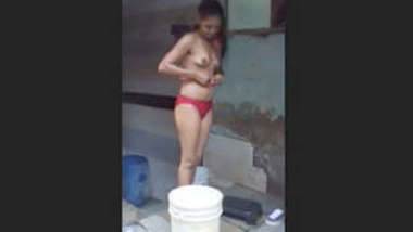 Desi village girl nude caught wearing bra after bath