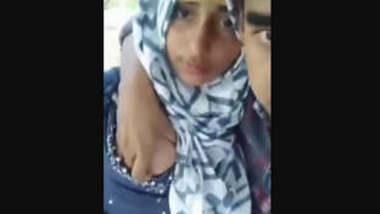 Desi hijab girl smooching and boobs pressing