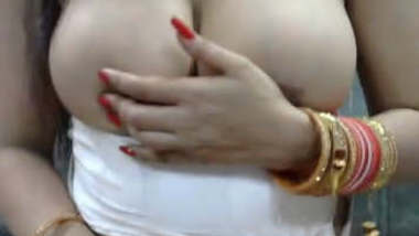 Horny Bhabhi Zoya Stripping Saree Pressing her boobs