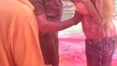 3 Guys pressing boobs of a desi girl during holi
