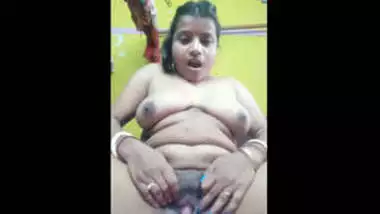 Horny Desi Boudi Masturbating Part 1
