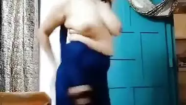 Super sexy Randi Bhabhi dancing naked video