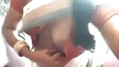 Cohin chechi exposing boobs in white saree