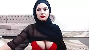 Horny Bhabhi Showing her erotic dancing and her big boobs
