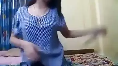 Webcam porn video of beautiful Indian model sucking blue vibrator
