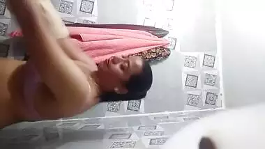 PUNJABI BHABHI SHOWING NUDE BODY