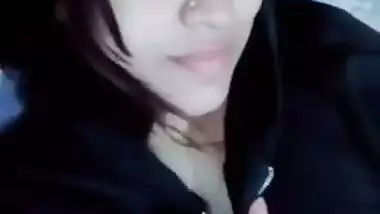 Desi girl with cute boobs showing