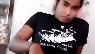 Indian horny girl fingering pussy viral clip