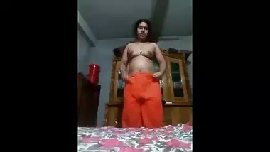 Desi village lusty aunty XXX show her nude on cam