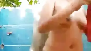 Desi Sexy Bhabhi Outdoor Bath